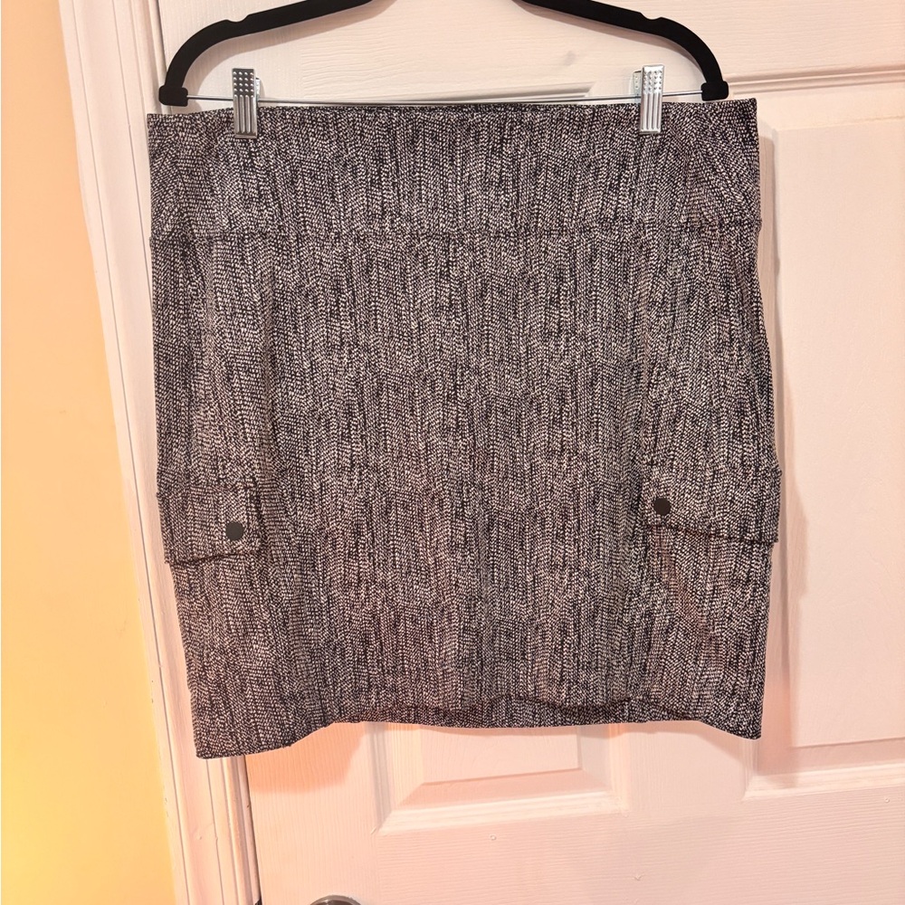 Athleta Black and White Knit A-line Skirt